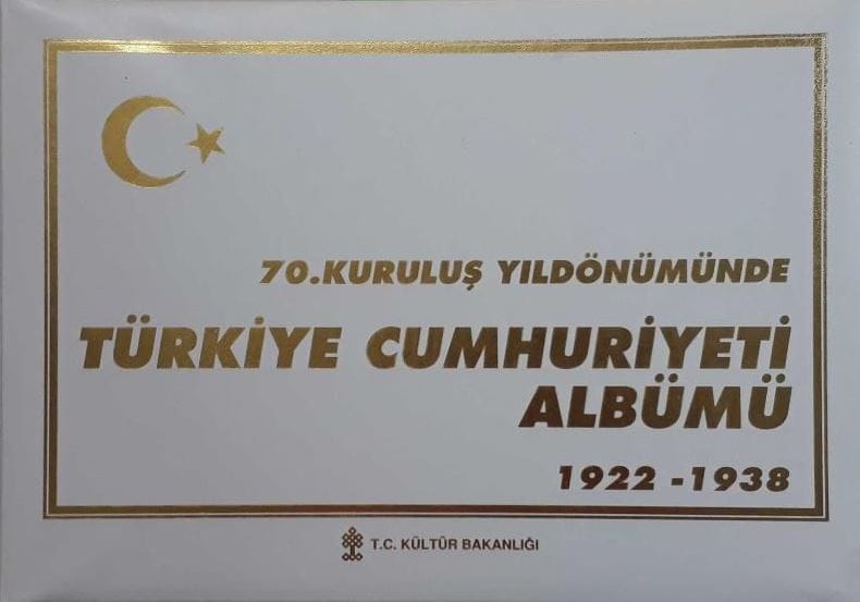 70.Kuruluş Yıldönümünde Türkiye Cumhuriyeti Albümü (1922-1938) 70.Kuruluş Yıldönümünde Türkiye Cumhuriyeti Albümü (1922-1938)-Mehmet Özel - Görsel 1